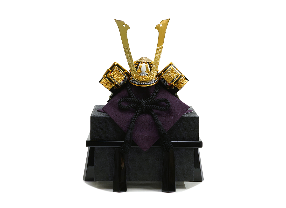 黒糸縅長鍬形の兜  兜単品(櫃付き)