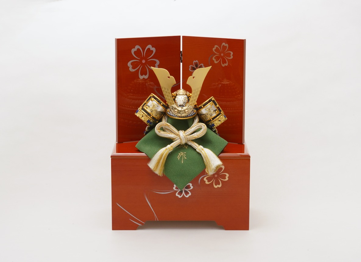 兜 朱塗り収納箱飾り